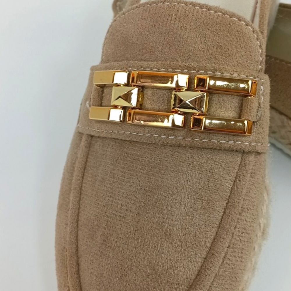 Women's Tan Slip On Faux Sued Loafers with Gold Chain Accent Sz 9 (40) - Picture 11 of 13
